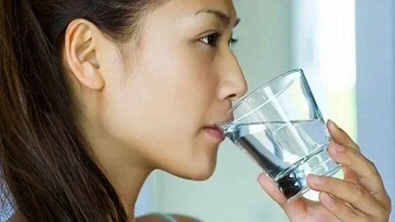 Mơ thấy uống nước lọc cho thấy sức khoẻ của bạn đang ổn định